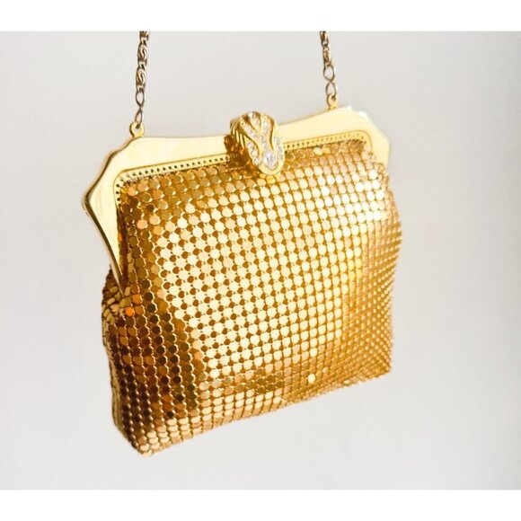 Vintage Gold Tone Mesh Snakehead Clasp Little evening Purse - Picture 1 of 7